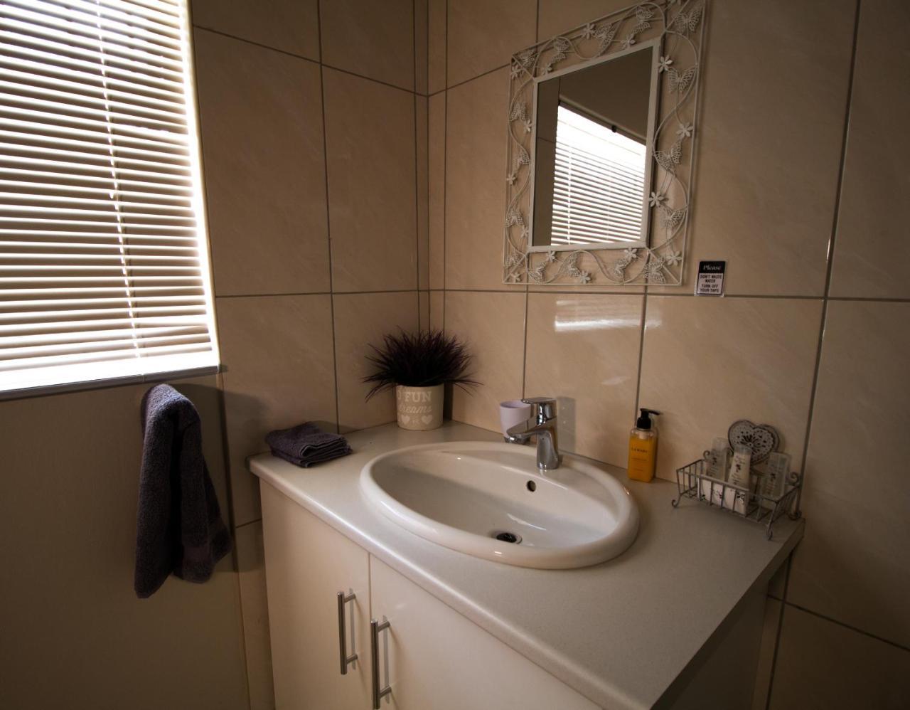 House On Olof Palme Bed & Breakfast Windhoek Luaran gambar